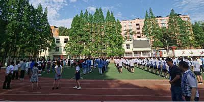 <b>成都市恒輝技工學校</b>